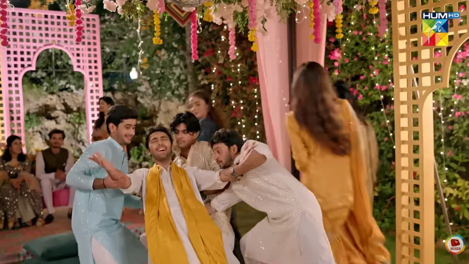 Khwabon Mein Mili Drama Cast Story & Timings - October 31, 2025 | 10:54 AM Khwabon Mein Mili Drama Cast Story & Timings